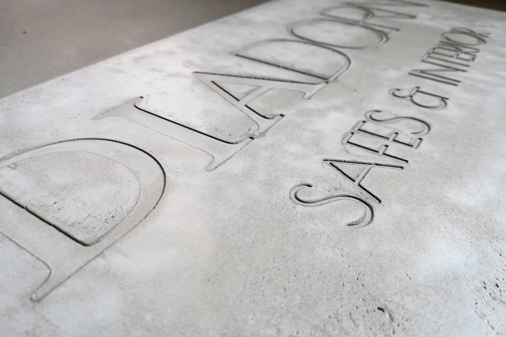 betonschild_betonoptik_betontisch_betonbild_concretedesign_messoni betonschild_betonoptik_betontisch_betonbild_concretedesign_messoni