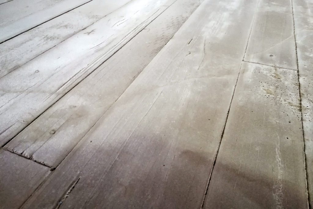 holzschalung_beton_altholz_betontisch_betontischplatte_betonarbeitsplatte_betoninterior_messoni1_klein holzschalung_beton_altholz_betontisch_betontischplatte_betonarbeitsplatte_betoninterior_messoni